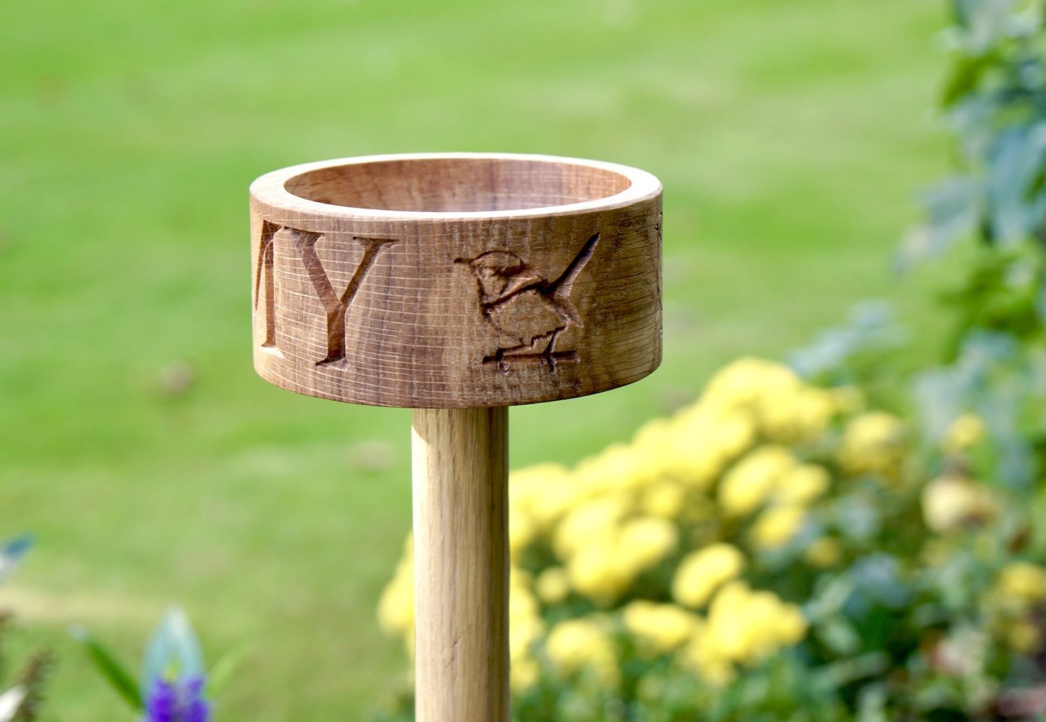 engraved-oak-garden-bird-feeder-table