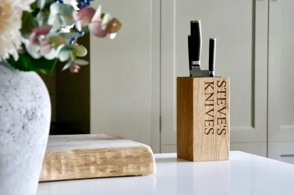 engraved-oak-knife-holder