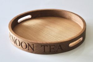 engraved-oak-round-butlers-tray