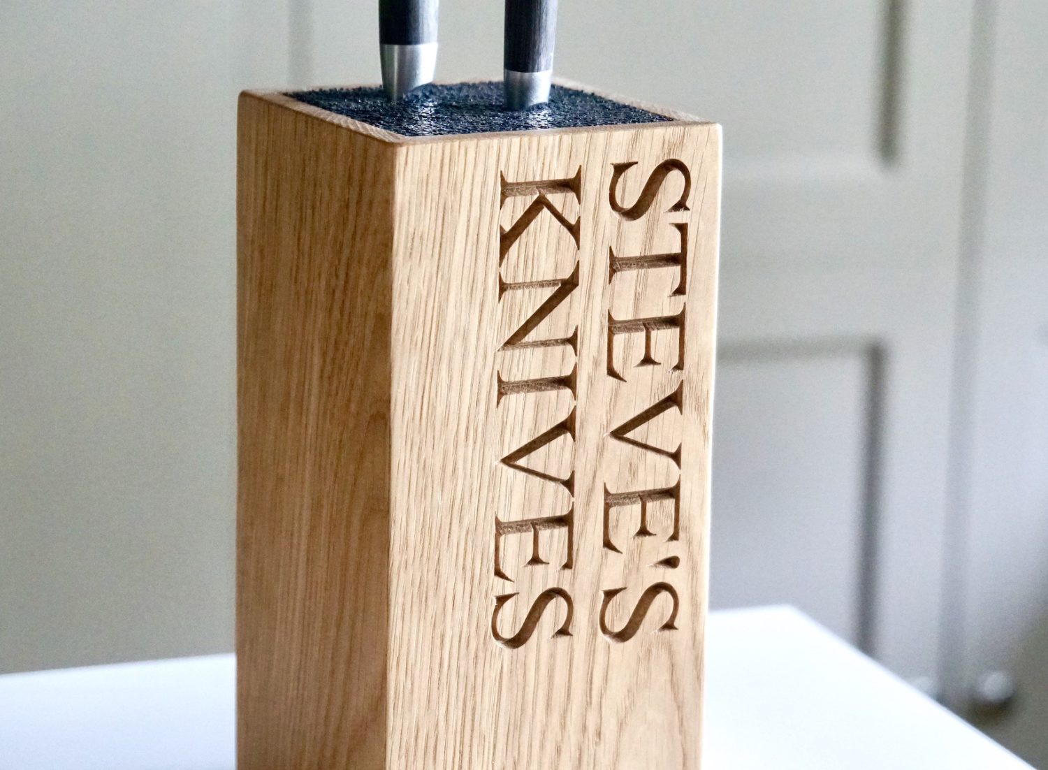 personalised-wooden-knife-counter-stand