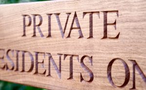 engraved-oak-sign-two-posts