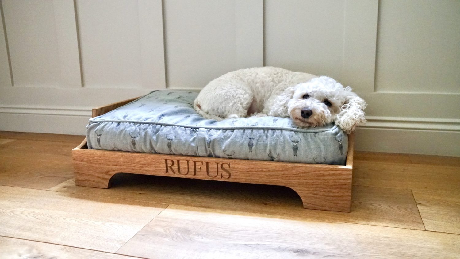 engraved-oak-dog-bed