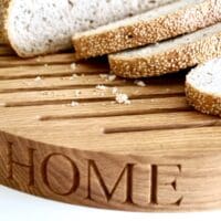 engraved-oak-round-bread-board