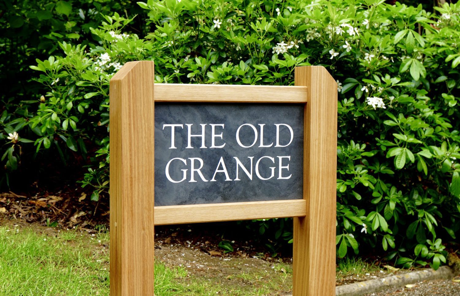 engraved-slate-house-sign-on-posts