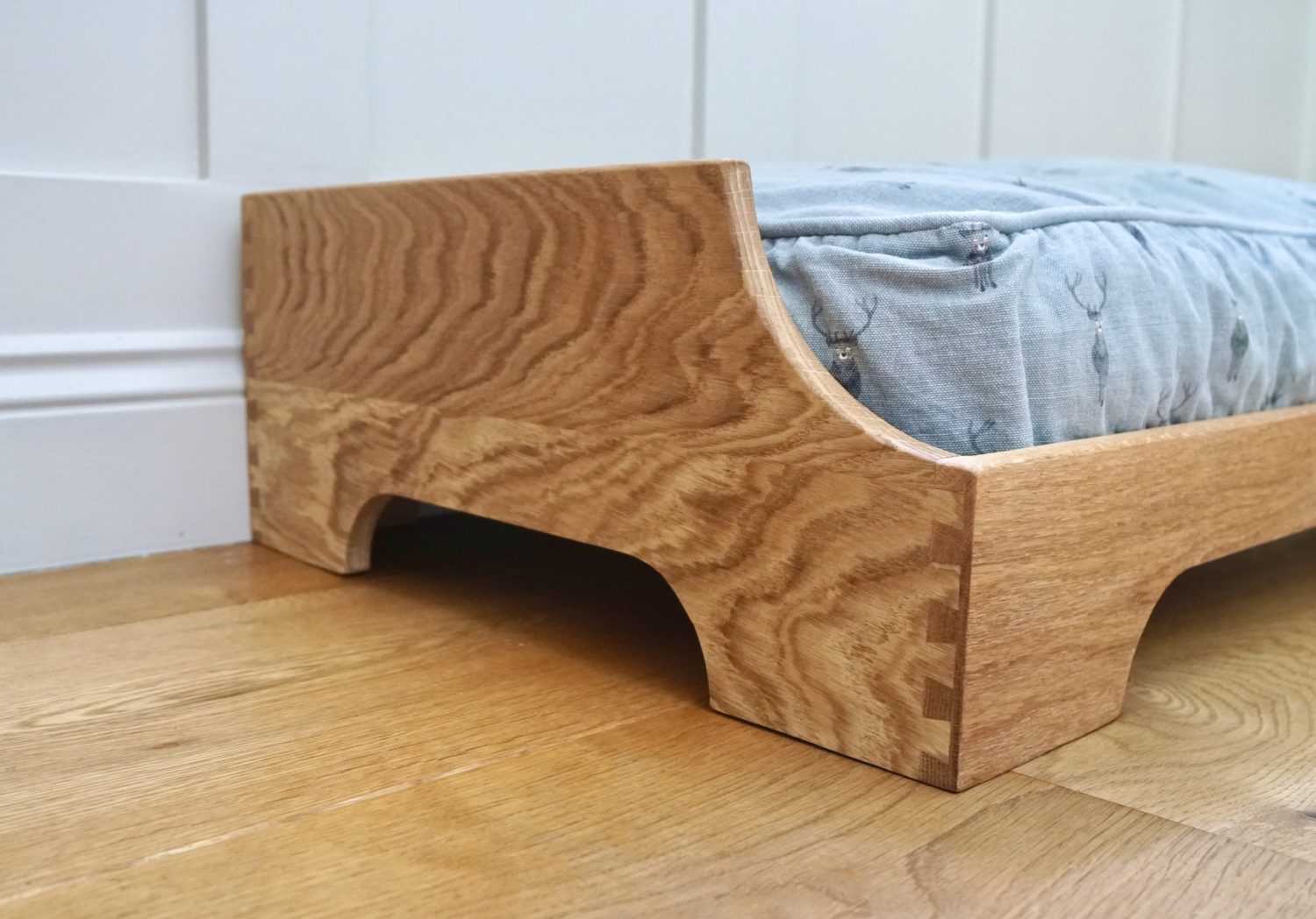 engraved-wooden-dog-bed