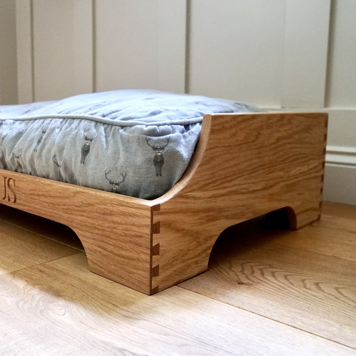 handmade-oak-dog-beds