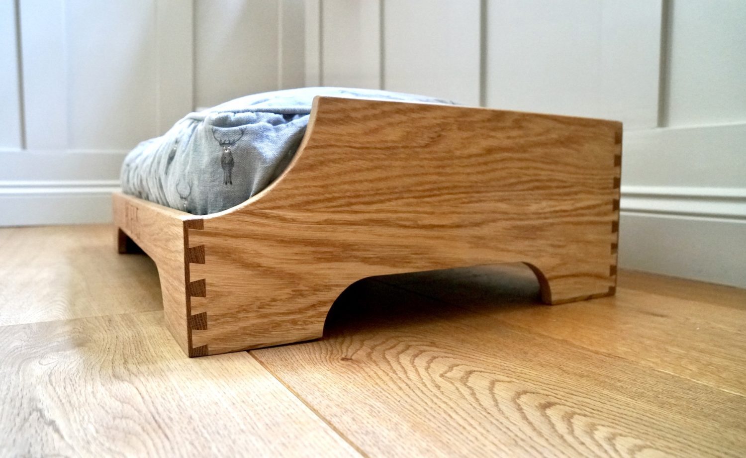 handmade-wooden-dog-beds