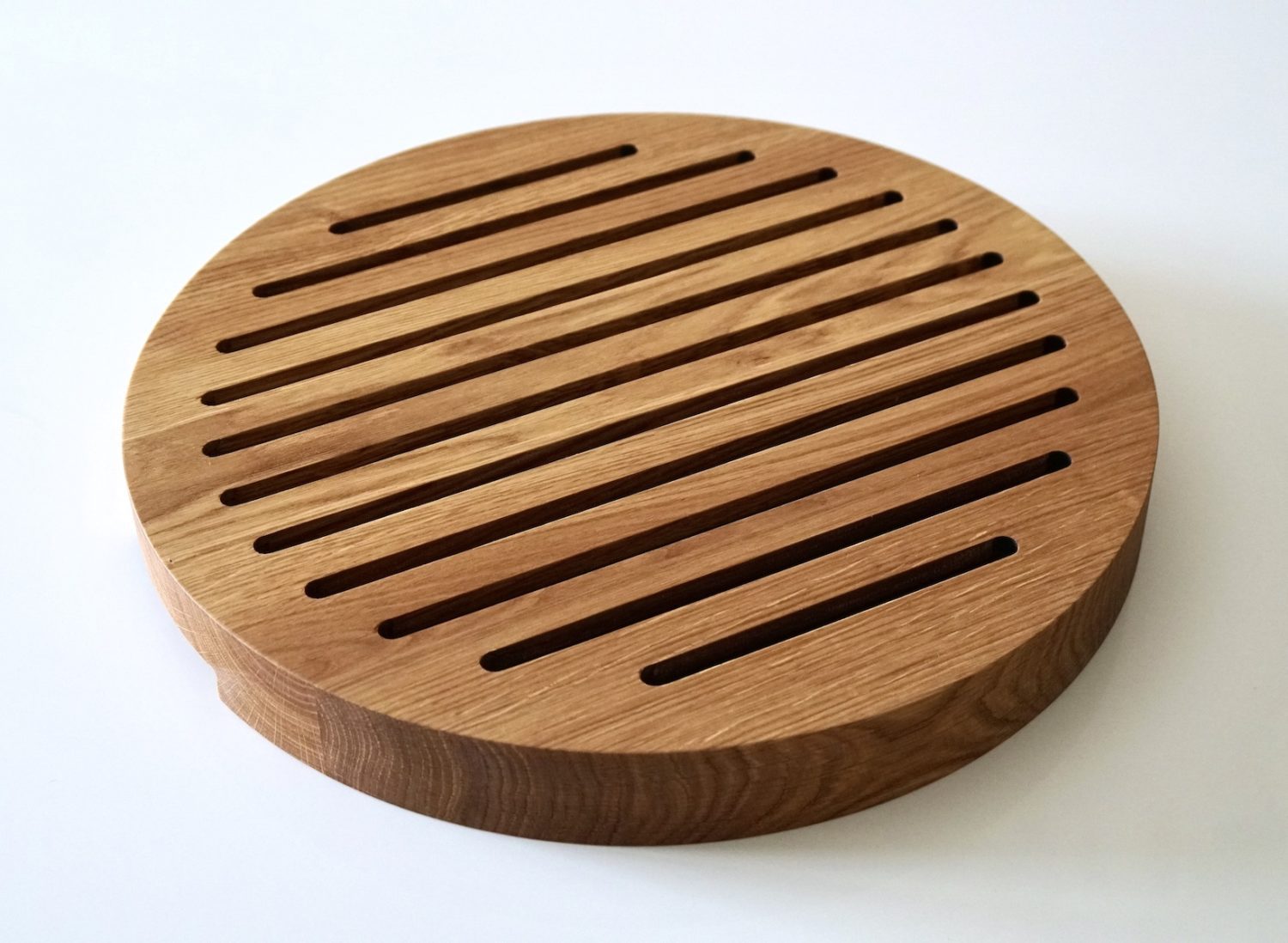 personalised-round-oak-bread-boards