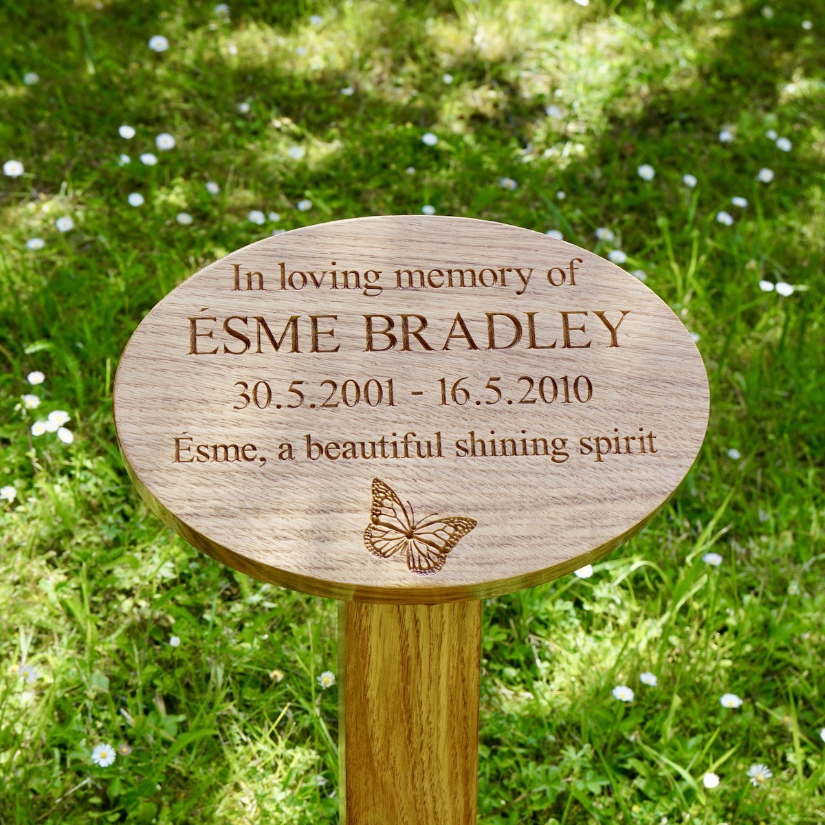 engraved-oak-oval-memorial-plaque 2