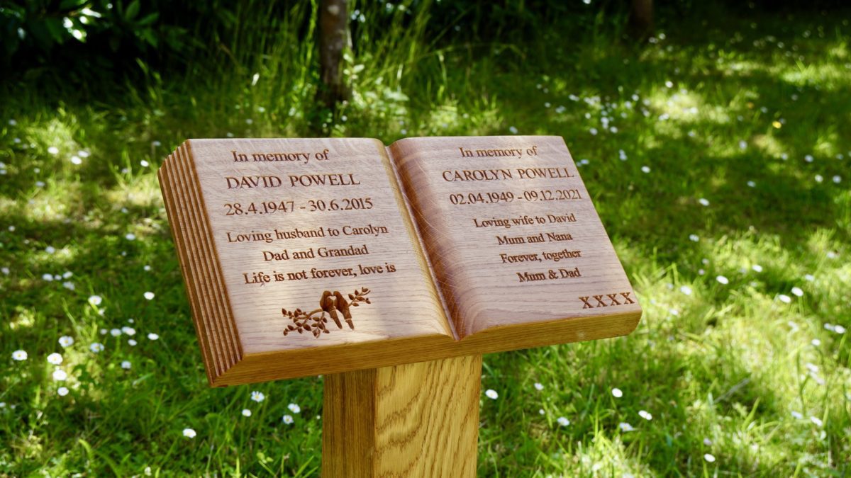 personalised-oak-memorial-book-plaque