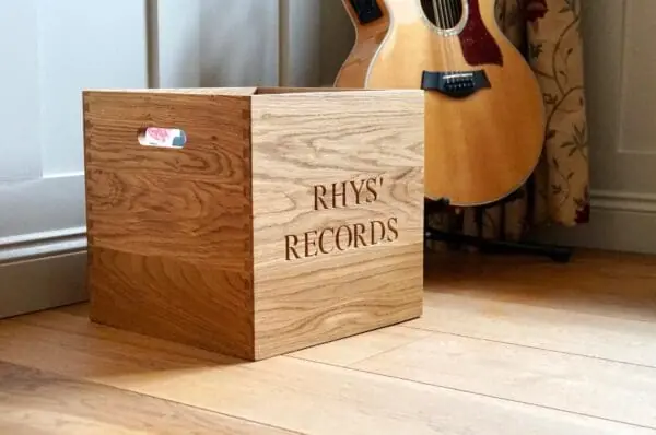 engraved-oak-vinyl-storage-box