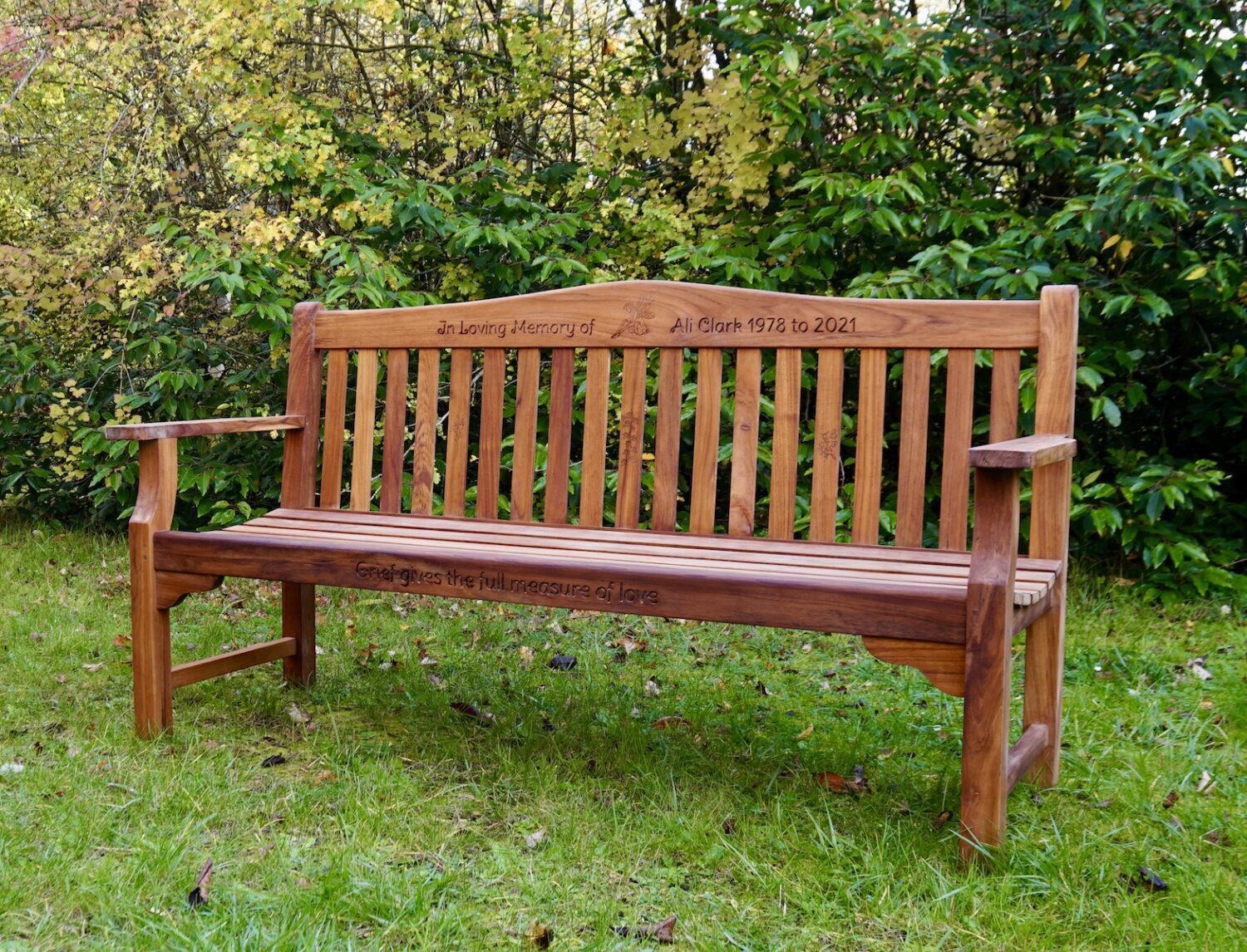 engraved-bespoke-teak-benches