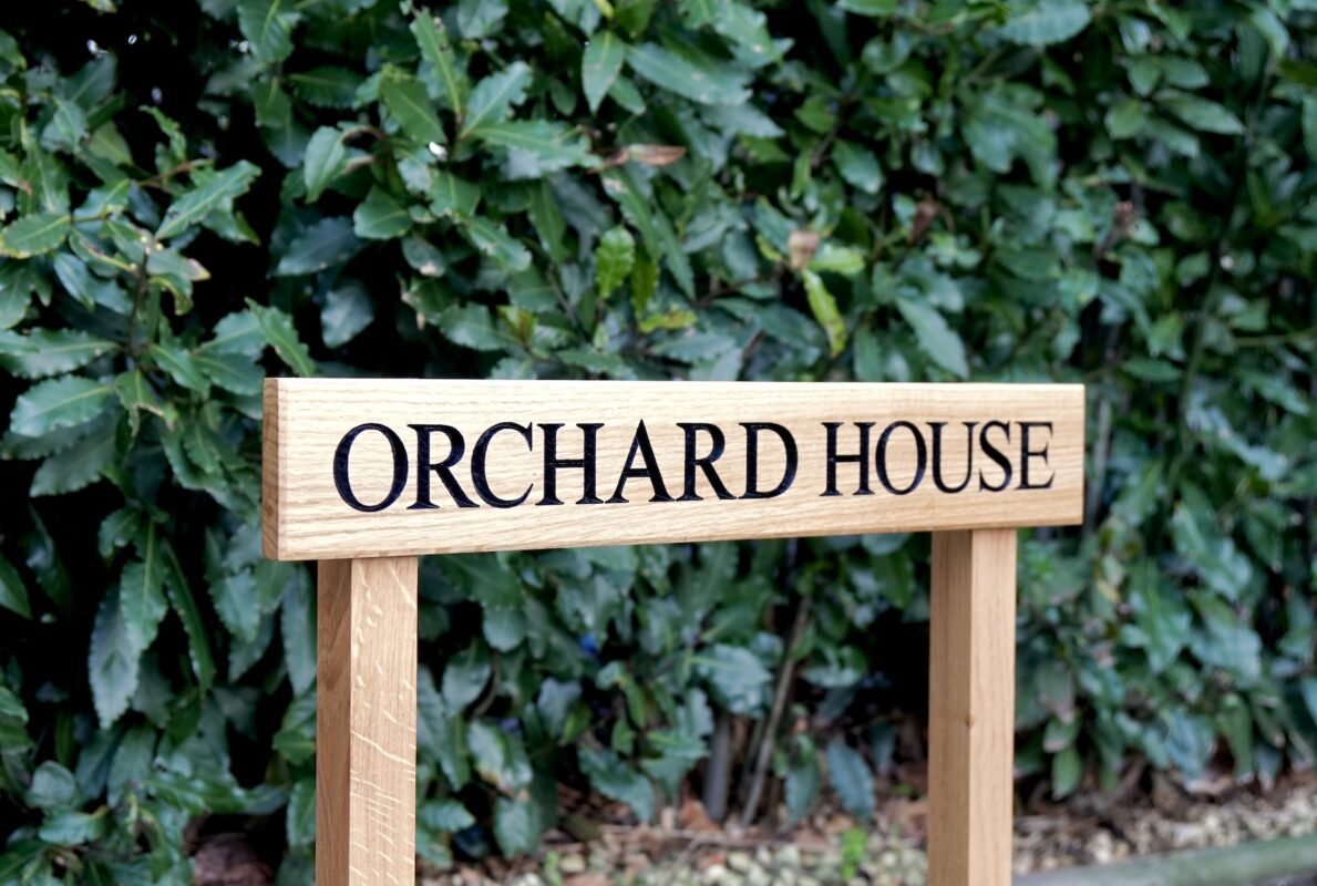 engraved-oak-sign-on-posts