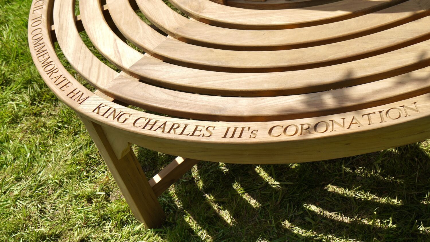 king-charles-coronation-curved-tree-bench