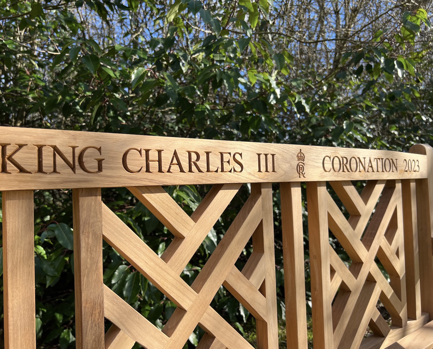 king-charles-engraved-bench