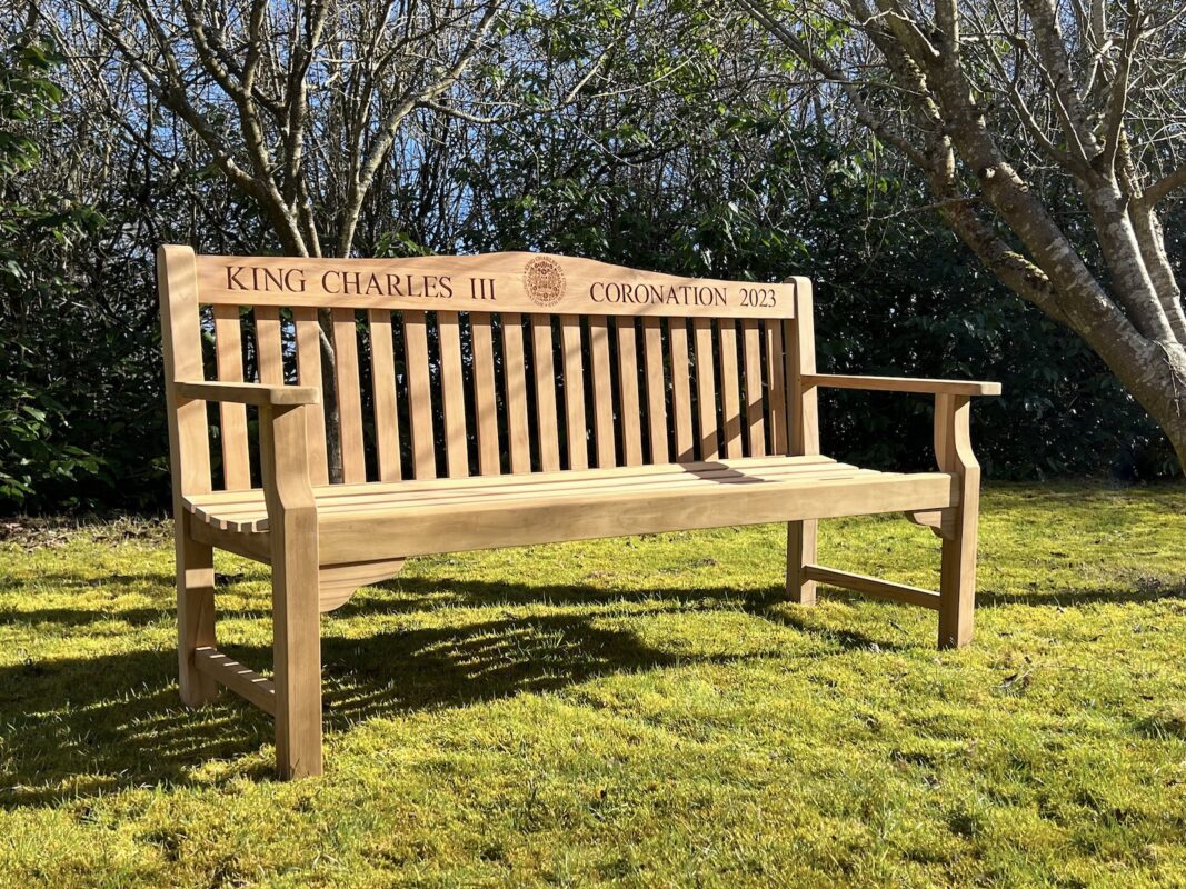 teak-engraved-bench