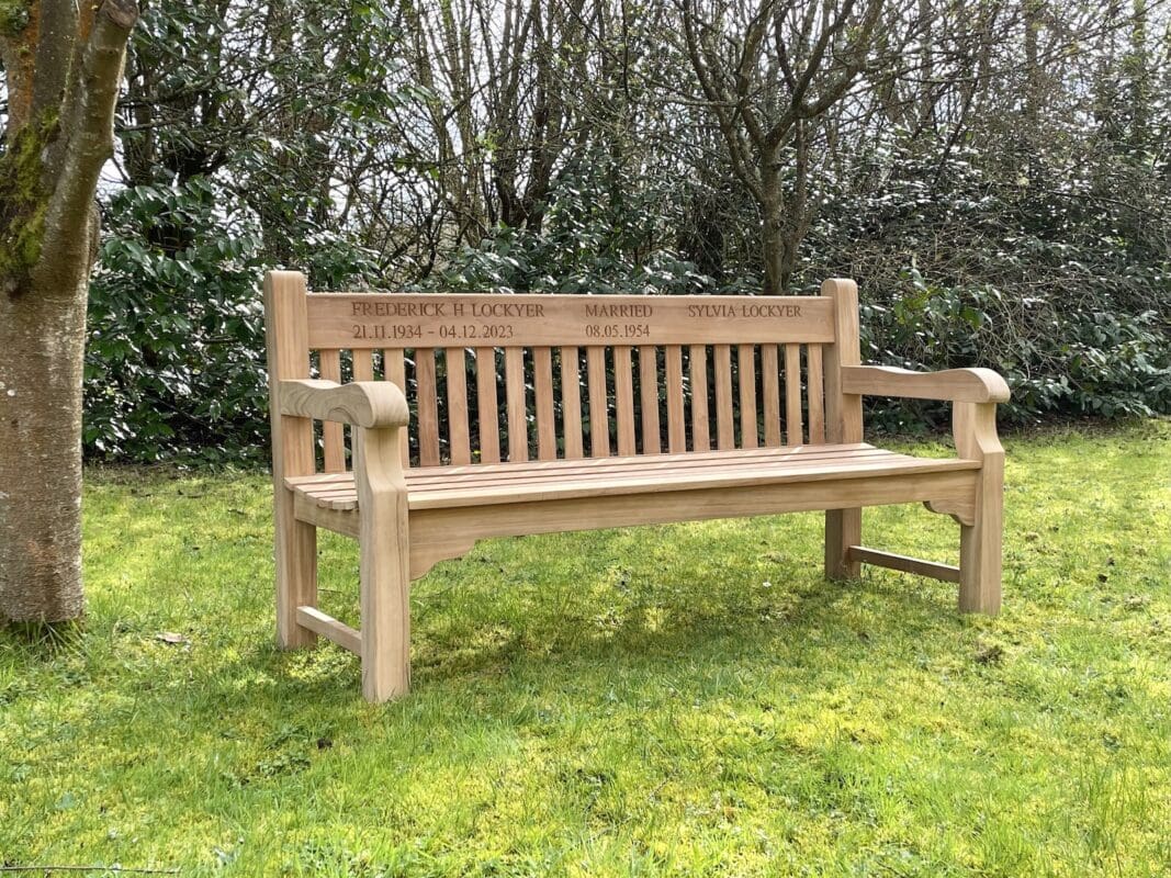 engraved-benches-outdoor