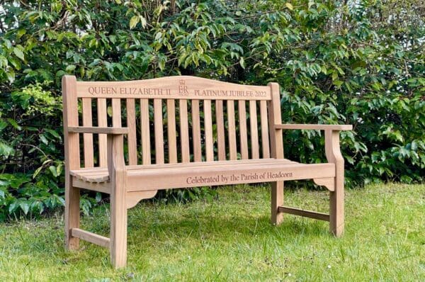 engraved-queen-elizabeth-ii- platinum-jubilee-bench