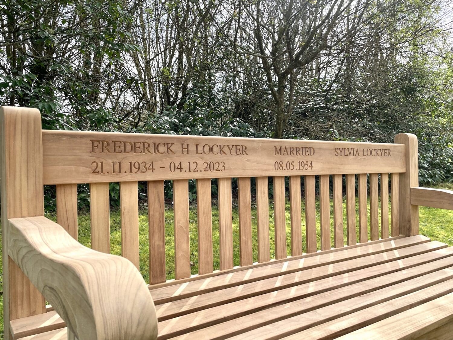 personalised-memorial-benches
