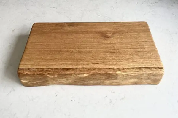 oak-live-edge-chopping-board