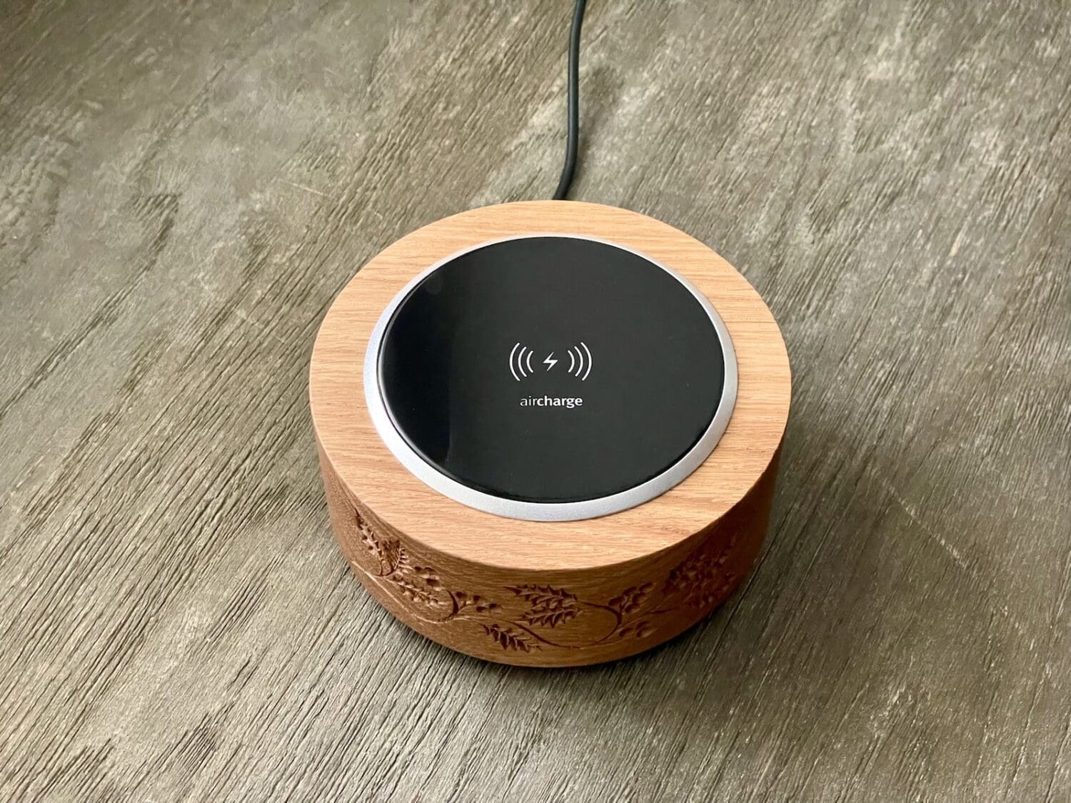 personalised-oak-wireless-charger