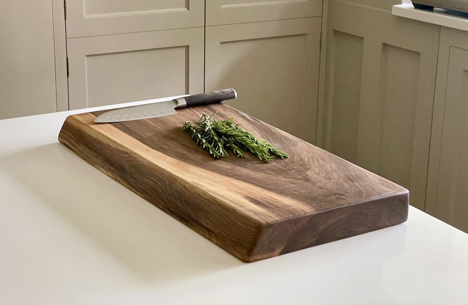walnut-live-edge-chopping-board
